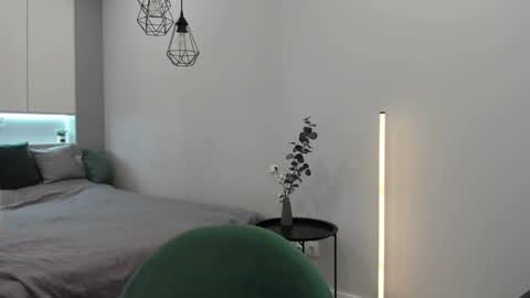 Snapshot of longoriaeva chatting on 01.04.25 Eva online show from 01.04.25