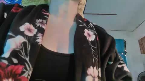 Londoncashmere69  online show from 01.05.25