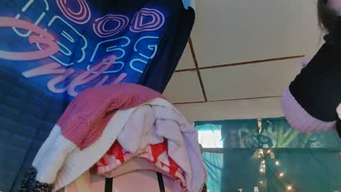 Londoncashmere69  online show from 01.18.25