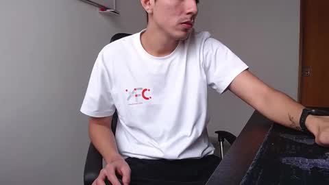 Snapshot of looki_16 chatting on 03.07.25 looki 16 online show from 03.07.25