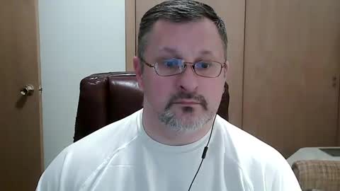 Snapshot of lookin75 chatting on 02.24.25 lookin75 online show from 02.24.25