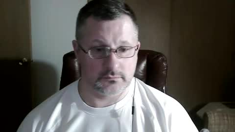 Snapshot of lookin75 chatting on 03.05.25 lookin75 online show from 03.05.25