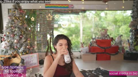 Snapshot of loollypop24 chatting on 12.17.24 Chaturbatexxjessica online show from 12.17.24