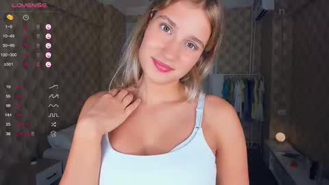 Snapshot of loookat_me chatting on 09.27.25 Jina online show from 09.27.25