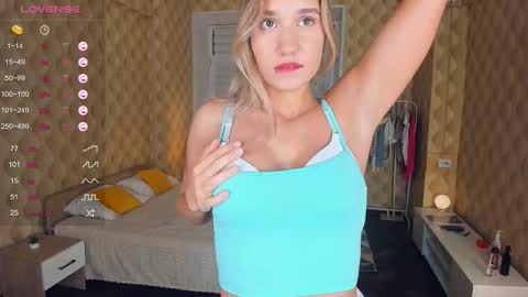 Snapshot of loookat_me chatting on 10.12.25 Jina online show from 10.12.25