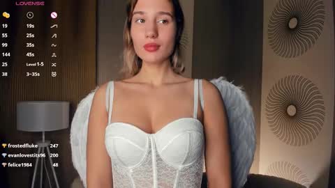 Snapshot of loookat_me chatting on 10.31.25 Jina online show from 10.31.25