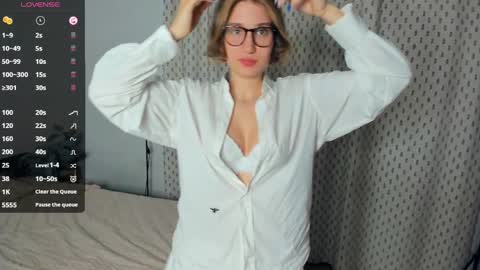 Snapshot of loookat_me chatting on 05.30.26 Jina online show from 05.30.26