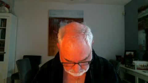 Snapshot of loop102 chatting on 09.28.25 loop102 online show from 09.28.25