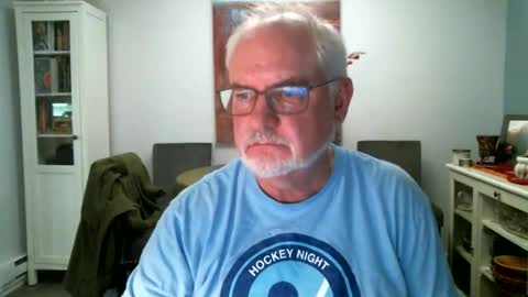 Snapshot of loop102 chatting on 05.15.26 loop102 online show from 05.15.26