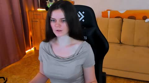 Snapshot of lora_cain chatting on 12.07.24 Lora Cain online show from 12.07.24