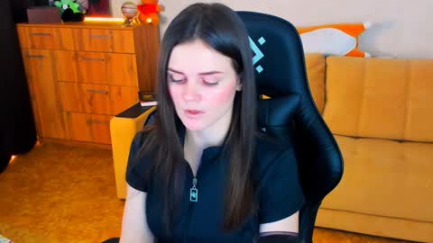 Snapshot of lora_cain chatting on 01.09.25 Lora Cain online show from 01.09.25