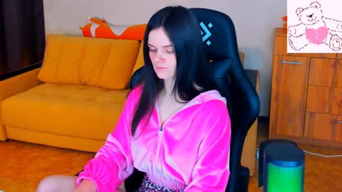 Snapshot of lora_cain chatting on 01.20.25 Lora Cain online show from 01.20.25