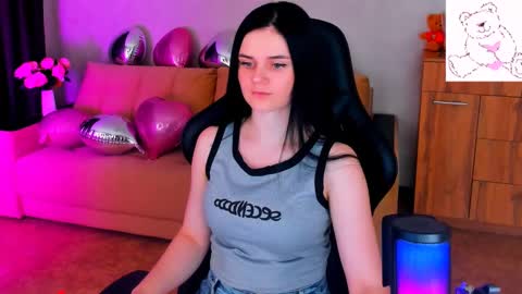 Snapshot of lora_cain chatting on 02.14.25 Lora Cain online show from 02.14.25