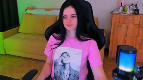 Snapshot of lora_cain chatting on 03.04.25 Lora Cain online show from 03.04.25