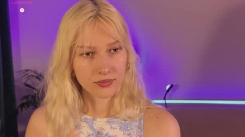 Snapshot of lora_hellyeah chatting on 09.10.25 Lora heil online show from 09.10.25