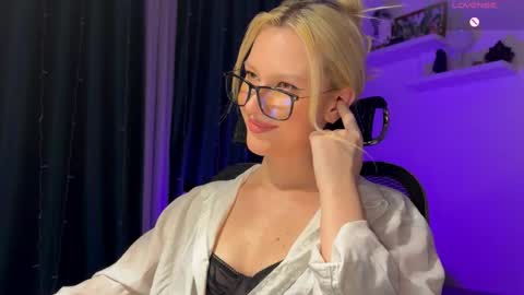 Snapshot of lora_hellyeah chatting on 01.15.26 Lora heil online show from 01.15.26