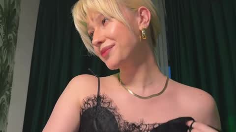 Snapshot of lora_hellyeah chatting on 04.09.26 Lora heil online show from 04.09.26