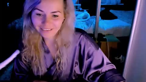 Snapshot of loraboyar chatting on 10.08.25 Lora online show from 10.08.25