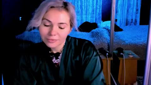 Snapshot of loraboyar chatting on 11.01.25 Lora online show from 11.01.25