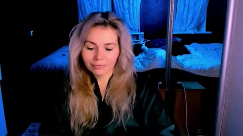 Snapshot of loraboyar chatting on 11.14.25 Lora online show from 11.14.25