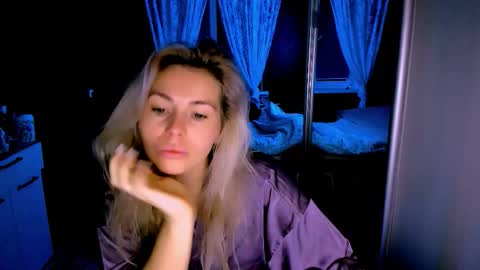 Snapshot of loraboyar chatting on 11.21.25 Lora online show from 11.21.25