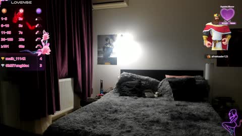 Snapshot of loraflame chatting on 01.27.25 Lora online show from 01.27.25