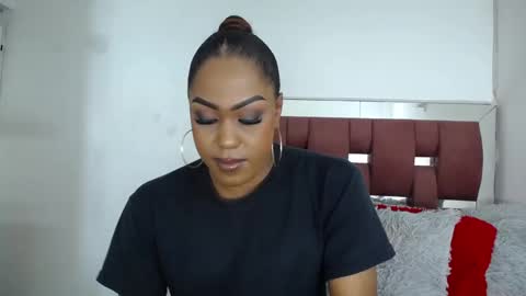 Snapshot of lorainebigdickts chatting on 11.21.25 Loraine online show from 11.21.25