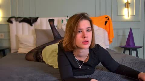 Lora online show from 10.28.25