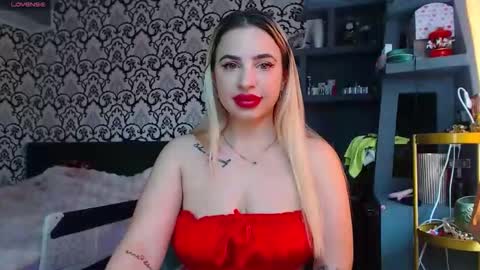 Queen LoraSinClare online show from 04.24.26