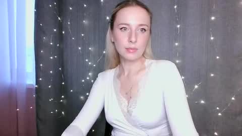 Snapshot of loravine chatting on 03.24.26 loravine online show from 03.24.26