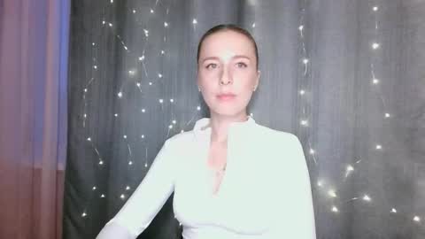 Snapshot of loravine chatting on 03.25.26 loravine online show from 03.25.26