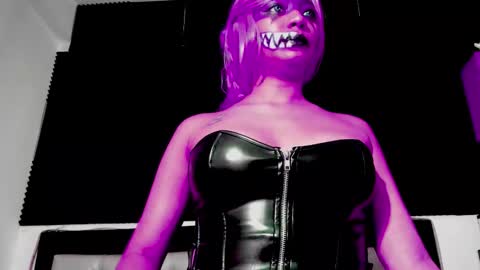 Snapshot of loredepp chatting on 10.17.25 Lore Depp online show from 10.17.25