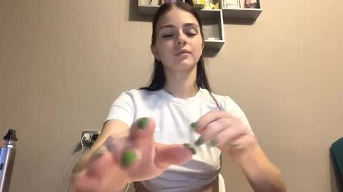 Snapshot of loreeluben chatting on 09.18.25 Olivia online show from 09.18.25