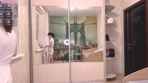 Snapshot of loreeluben chatting on 11.12.25 Olivia online show from 11.12.25