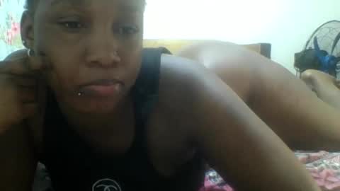 Snapshot of loreencutie chatting on 10.01.25 loreen online show from 10.01.25