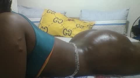 Snapshot of loreencutie chatting on 10.20.25 loreen online show from 10.20.25