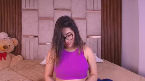 Snapshot of lorein_dim chatting on 12.02.25 Lorein online show from 12.02.25