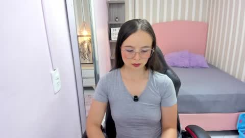 Snapshot of lorelaigiven chatting on 06.20.26 lorelaigiven online show from 06.20.26