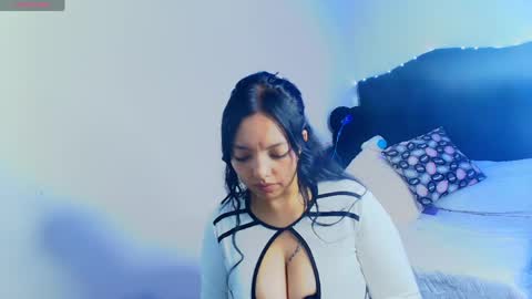 Snapshot of loren_44tits chatting on 05.19.26 Loren online show from 05.19.26