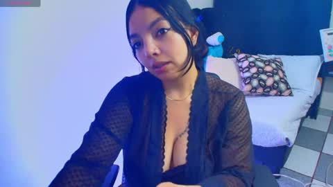 Snapshot of loren_44tits chatting on 06.01.26 Loren online show from 06.01.26