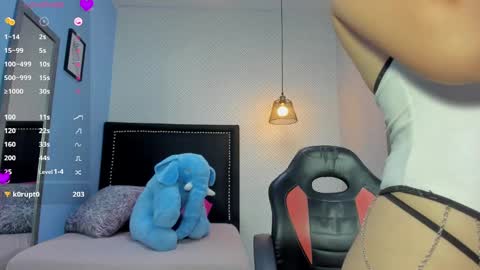 Snapshot of lorenadavies chatting on 02.21.25 lorenadavies online show from 02.21.25