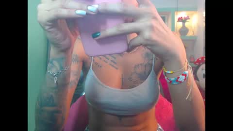 Snapshot of lorenapinto_ chatting on 07.16.26 lore online show from 07.16.26