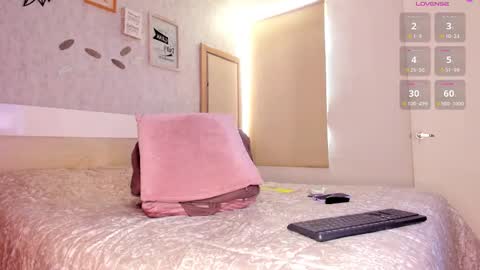 Snapshot of lorendolltsx chatting on 11.18.25 Loren online show from 11.18.25