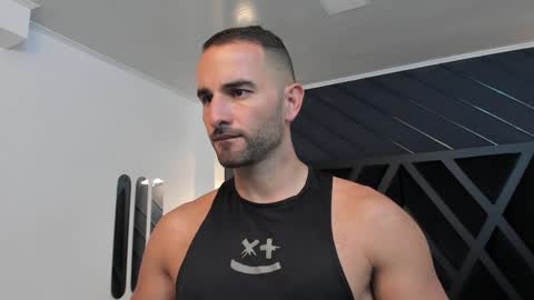  L O R E N Z O  Thumbs Up help  online show from 01.22.25