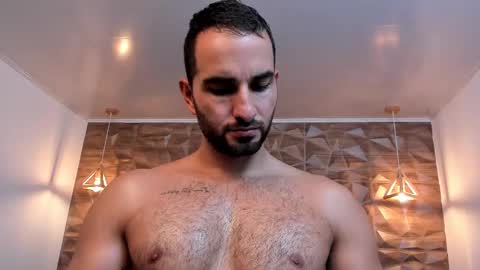  L O R E N Z O  Thumbs Up help  online show from 02.14.25