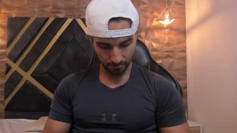  L O R E N Z O  Thumbs Up help  online show from 03.07.25