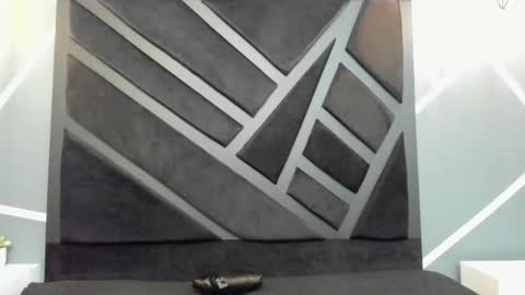  L O R E N Z O  Thumbs Up help  online show from 09.12.25