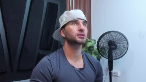  L O R E N Z O  Thumbs Up help  online show from 11.11.25