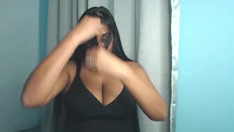 Snapshot of loretta_ chatting on 11.05.25 Loretta Gmez online show from 11.05.25