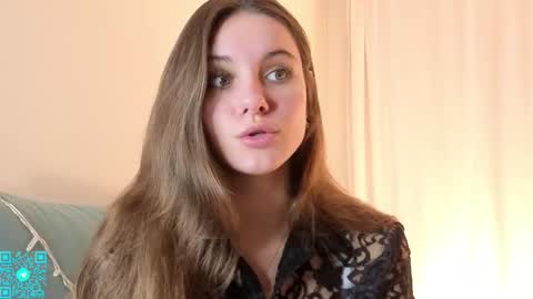 Snapshot of lorettadunnelli chatting on 11.17.25 Chloe for Fan BlackHole online show from 11.17.25